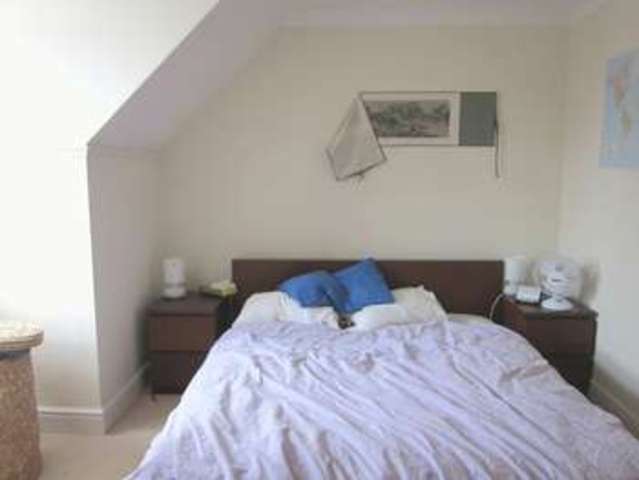  Image of 1 bedroom Flat to rent in Victoria Mews St. Judes Road Englefield Green Egham TW20 at St Judes Road  Englefield Green, TW20 0BF