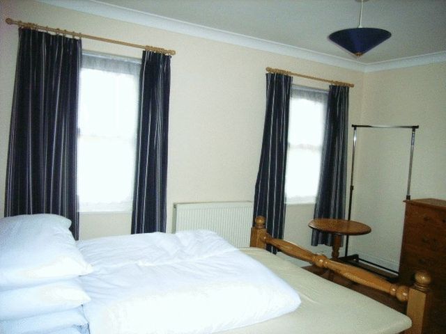  Image of 1 bedroom Flat to rent in St. Judes Road Englefield Green Egham TW20 at St Judes Road Englefield Green Egham, TW20 0BY