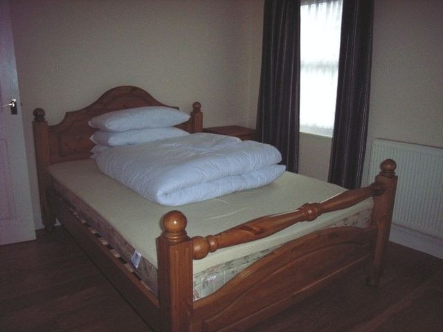  Image of 1 bedroom Flat to rent in St. Judes Road Englefield Green Egham TW20 at St Judes Road Englefield Green Egham, TW20 0BY
