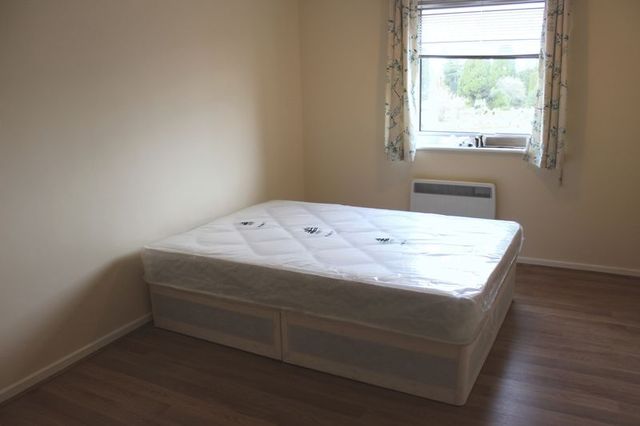  Image of 3 bedroom Flat to rent in St. Judes Road Englefield Green Egham TW20 at St. Judes Road Englefield Green Egham, TW20 0BE