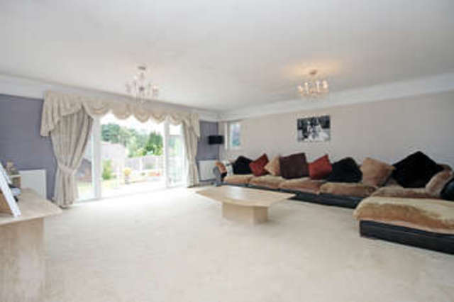  Image of 4 bedroom Chalet for sale in Oaks Drive St. Leonards Ringwood BH24 at St Leonards Ringwood, BH24 2QP