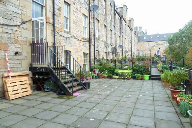  Image of 2 bedroom Flat to rent in St. Marys Street Edinburgh EH1 at Old Town Edinburgh Edinburgh, EH1 1SX