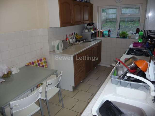  Image of 4 bedroom Terraced house to rent in St. Peters Road Earley Reading RG6 at St Peters Road  Reading, RG6 1PA
