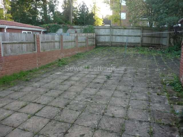  Image of 4 bedroom Terraced house to rent in St. Peters Road Earley Reading RG6 at St Peters Road  Reading, RG6 1PA