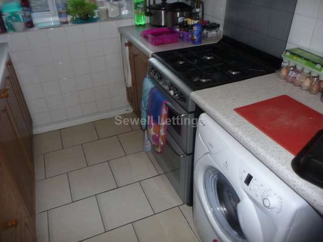  Image of 4 bedroom Terraced house to rent in St. Peters Road Earley Reading RG6 at St Peters Road  Reading, RG6 1PA