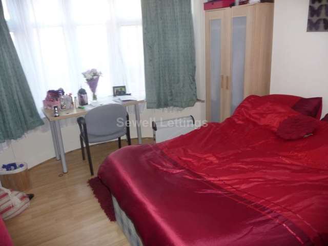  Image of 4 bedroom Terraced house to rent in St. Peters Road Earley Reading RG6 at St Peters Road  Reading, RG6 1PA