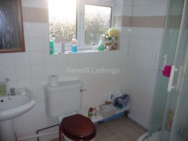  Image of 4 bedroom Terraced house to rent in St. Peters Road Earley Reading RG6 at St Peters Road  Reading, RG6 1PA