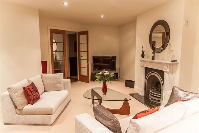  Image of 4 bedroom Flat to rent in St. Vincent Place Edinburgh EH3 at New Town Edinburgh Edinburgh, EH3 5BQ
