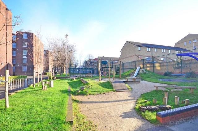  Image of 1 bedroom Flat for sale in Guinness Trust Stamford Hill London N16 at Stamford Hill  Stoke Newington, N16 5TG