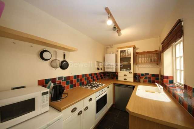  Image of 3 bedroom Detached house to rent in Wokingham Road Earley Reading RG6 at Stanway Cottages  Reading, RG6 1JN