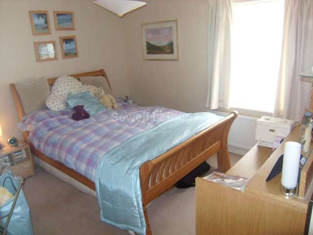  Image of 3 bedroom Detached house to rent in Wokingham Road Earley Reading RG6 at Stanway Cottages  Reading, RG6 1JN