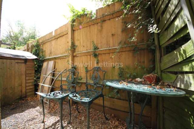  Image of 3 bedroom Detached house to rent in Wokingham Road Earley Reading RG6 at Stanway Cottages  Reading, RG6 1JN
