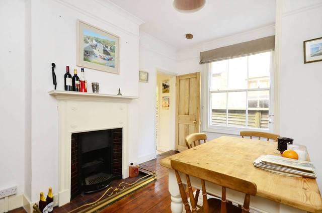  Image of 3 bedroom Maisonette to rent in Stapleton Road London SW17 at Stapleton Road  Tooting Bec, SW17 8BA