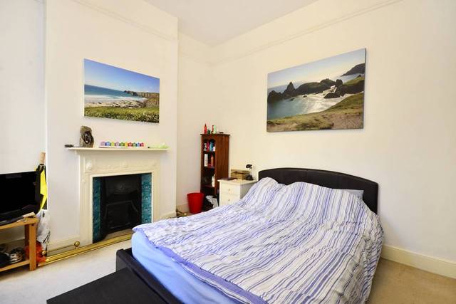  Image of 3 bedroom Maisonette to rent in Stapleton Road London SW17 at Stapleton Road  Tooting Bec, SW17 8BA
