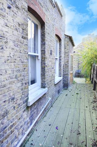  Image of 3 bedroom Maisonette to rent in Stapleton Road London SW17 at Stapleton Road  Tooting Bec, SW17 8BA