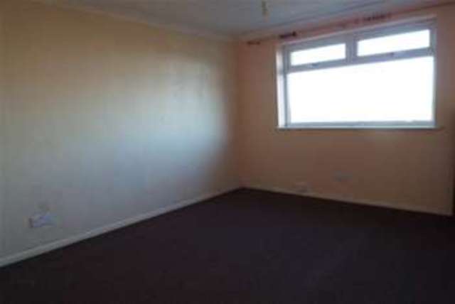 Image of 3 bedroom Semi-Detached house to rent in Station Approach Road Ramsgate CT11 at Ramsgate, CT11 7RE
