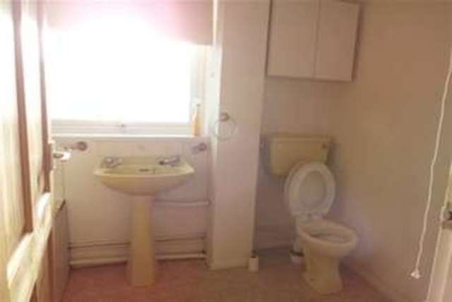  Image of 3 bedroom Semi-Detached house to rent in Station Approach Road Ramsgate CT11 at Ramsgate, CT11 7RE