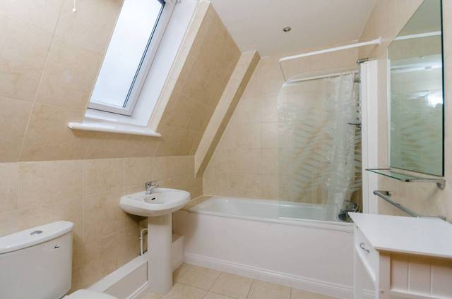  Image of 2 bedroom Flat to rent in Station Road Harrow-on-the-Hill Harrow HA1 at Station Road  Harrow, HA1 2TS