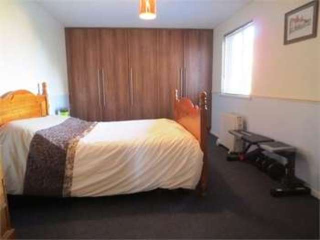  Image of 1 bedroom Apartment for sale in Steeple Close Rochford SS4 at Steeple close Rochford Ashingdon, SS4 1TX