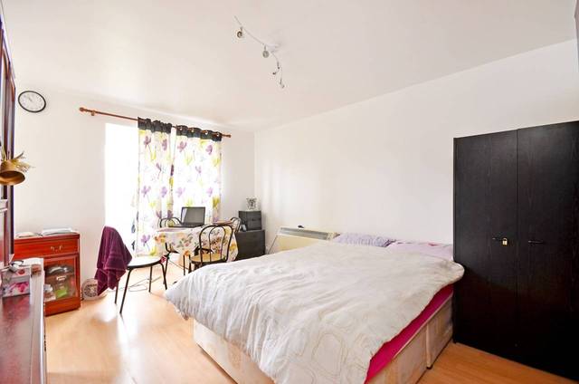  Image of Studio flat for sale in Sterling Gardens London SE14 at Sterling Gardens  Deptford, SE14 6DZ