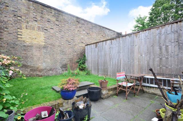  Image of 2 bedroom Flat for sale in Stoke Newington Church Street London N16 at Stoke Newington Church Street  Stoke Newington, N16 0LA