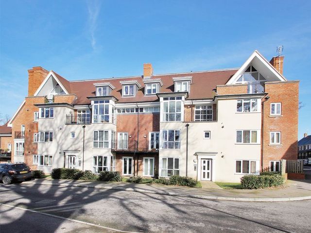  Image of 2 bedroom Flat for sale in Stone Court Maidenbower Crawley RH10 at Stone Court Worth Crawley, RH10 7RX