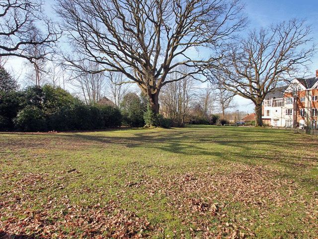  Image of 2 bedroom Flat for sale in Stone Court Maidenbower Crawley RH10 at Stone Court Worth Crawley, RH10 7RX