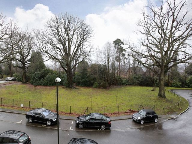  Image of 2 bedroom Flat for sale in Stone Court Maidenbower Crawley RH10 at Stone Court Worth Crawley, RH10 7RX