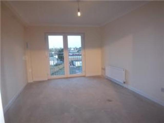  Image of 2 bedroom Flat to rent in Strachur Crescent Glasgow G22 at Lambhill Glasgow Glasgow, G22 6RB