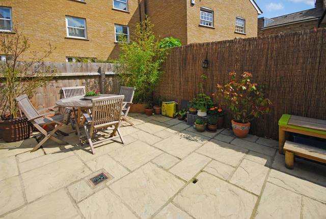  Image of 3 bedroom Detached house for sale in Straightsmouth London SE10 at Straightsmouth  Greenwich, SE10 9LB