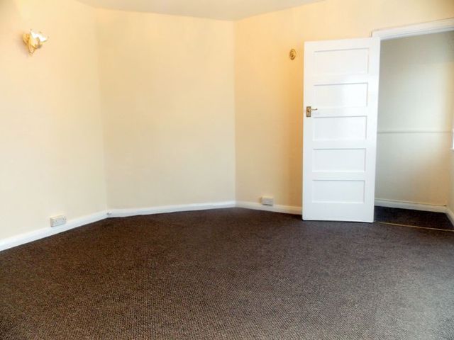  Image of 2 bedroom Flat to rent in Stratford Road Yeading Hayes UB4 at Stratford Road  Hayes, UB4 9EN