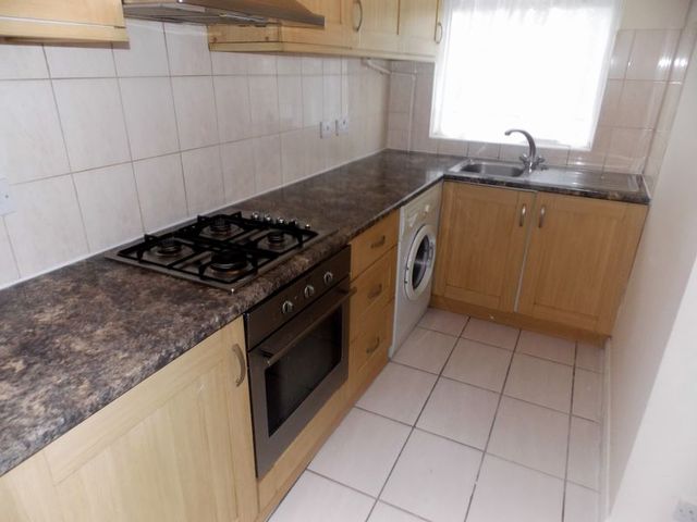  Image of 2 bedroom Flat to rent in Stratford Road Yeading Hayes UB4 at Stratford Road  Hayes, UB4 9EN
