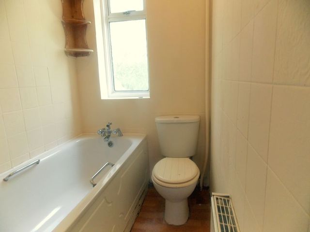  Image of 2 bedroom Flat to rent in Stratford Road Yeading Hayes UB4 at Stratford Road  Hayes, UB4 9EN