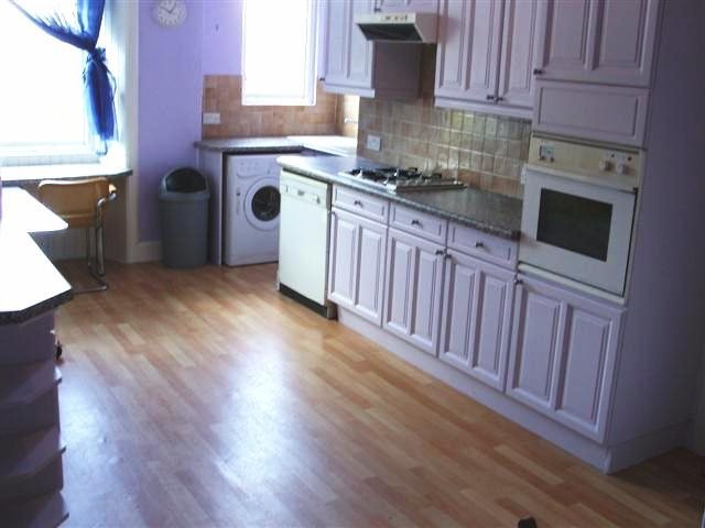  Image of 3 bedroom Flat to rent in Strathfillan Road Edinburgh EH9 at Morningside Edinburgh Edinburgh, EH9 2AG