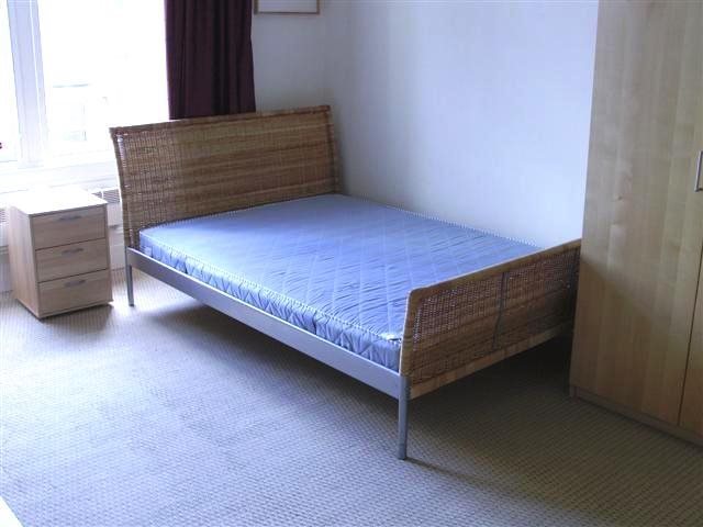  Image of 3 bedroom Flat to rent in Strathfillan Road Edinburgh EH9 at Morningside Edinburgh Edinburgh, EH9 2AG
