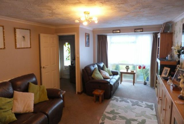  Image of 3 bedroom Semi-Detached house for sale in Streatfield Road Uckfield TN22 at Uckfield, TN22 2BQ