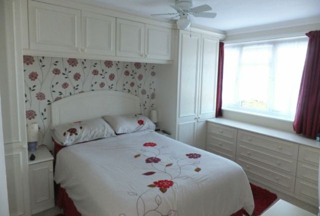  Image of 3 bedroom Semi-Detached house for sale in Streatfield Road Uckfield TN22 at Uckfield, TN22 2BQ