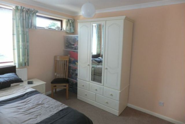  Image of 3 bedroom Semi-Detached house for sale in Streatfield Road Uckfield TN22 at Uckfield, TN22 2BQ