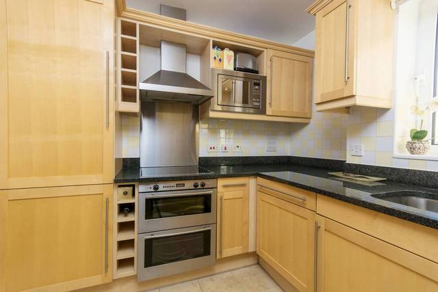  Image of 2 bedroom Flat for sale in Glaisher Street London SE8 at Stretton Mansions, Glaisher Street  Greenwich, SE8 3JR