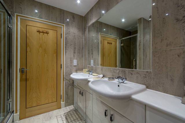  Image of 2 bedroom Flat for sale in Glaisher Street London SE8 at Stretton Mansions, Glaisher Street  Greenwich, SE8 3JR
