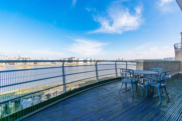  Image of 2 bedroom Flat for sale in Glaisher Street London SE8 at Stretton Mansions, Glaisher Street  Greenwich, SE8 3JR