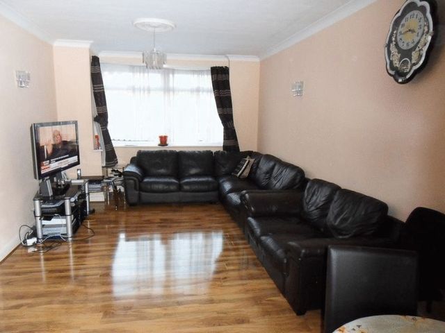  Image of Semi-Detached house to rent in Stuart Road Wealdstone Harrow HA3 at Stuart Road  Harrow, HA3 7QZ