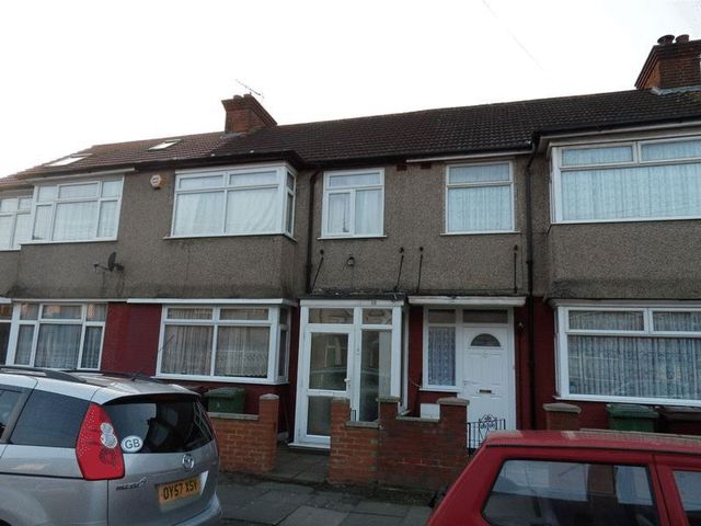  Image of Semi-Detached house to rent in Stuart Road Wealdstone Harrow HA3 at Stuart Road  Harrow, HA3 7QZ