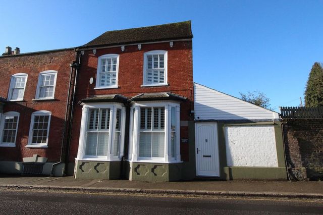 Image of 2 bedroom Semi-Detached house for sale in High Street Markyate St. Albans AL3 at High Street Markyate ST ALBANS, AL3 8PB