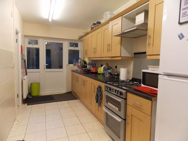  Image of 6 bedroom Detached house to rent in Kingston Lane Uxbridge UB8 at Kingston Lane  Uxbridge, UB8 3PN