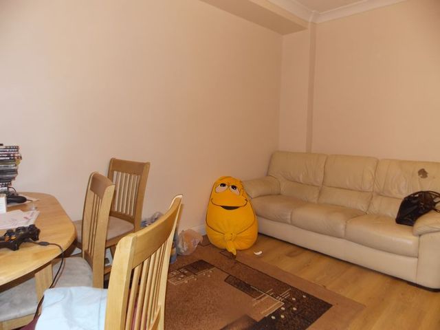  Image of 6 bedroom Detached house to rent in Kingston Lane Uxbridge UB8 at Kingston Lane  Uxbridge, UB8 3PN