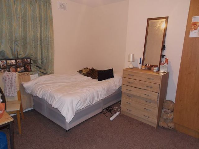  Image of 6 bedroom Detached house to rent in Kingston Lane Uxbridge UB8 at Kingston Lane  Uxbridge, UB8 3PN