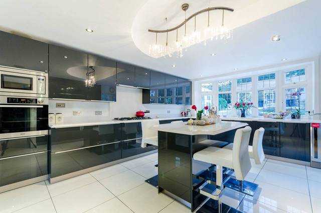  Image of 5 bedroom Detached house for sale in Sudbury Court Drive Harrow-on-the-Hill Harrow HA1 at Sudbury Court Drive  Harrow, HA1 3TD