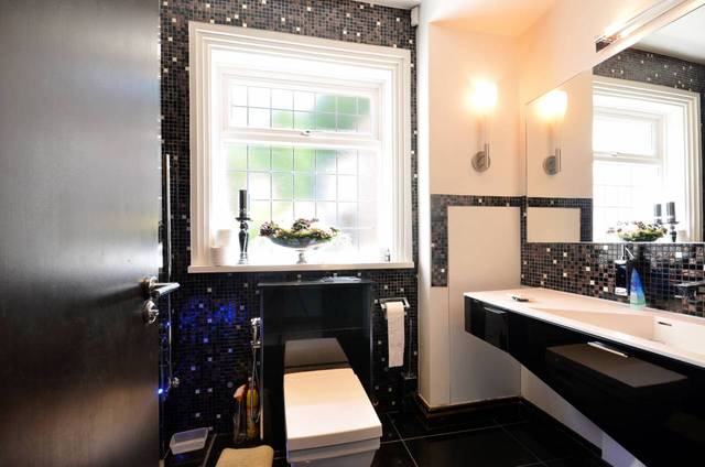  Image of 5 bedroom Detached house for sale in Sudbury Court Drive Harrow-on-the-Hill Harrow HA1 at Sudbury Court Drive  Harrow, HA1 3TD