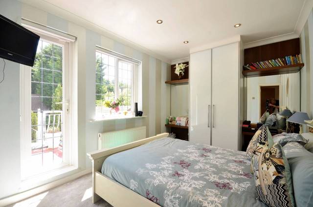  Image of 5 bedroom Detached house for sale in Sudbury Court Drive Harrow-on-the-Hill Harrow HA1 at Sudbury Court Drive  Harrow, HA1 3TD